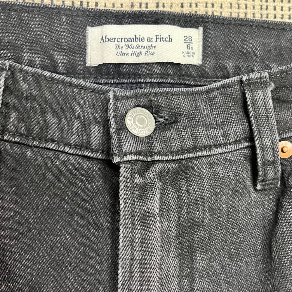Abercrombie & Fitch 90s Straight Jeans Ultra High Rise - Black -  Size 28 - Picture 5 of 9